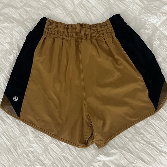 Lululemon bitty hot high rise shorts 4 inch inseam size 6 - Picture 3 of 3